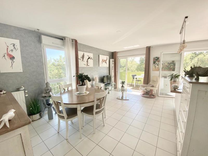 Appartement - 80 m² - 4 pièces