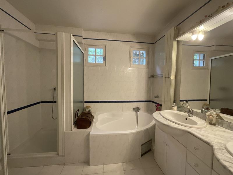 Maison - 216 m² - 6 pièces