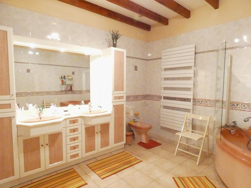 Maison - 245 m² - 7 pièces