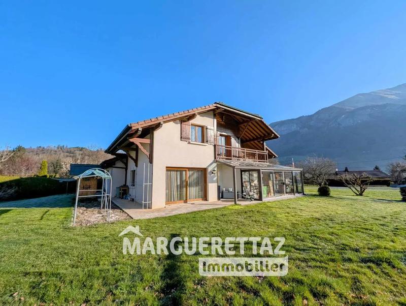 Maison de village - 240 m² - 6 pièces