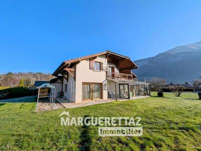 Maison de village - 240 m² - 6 pièces