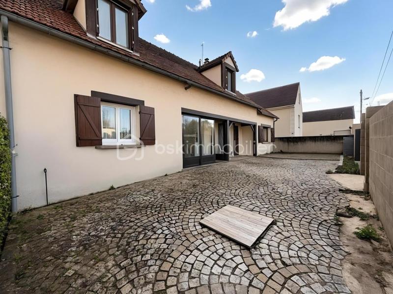 Maison - 161 m² - 8 pièces