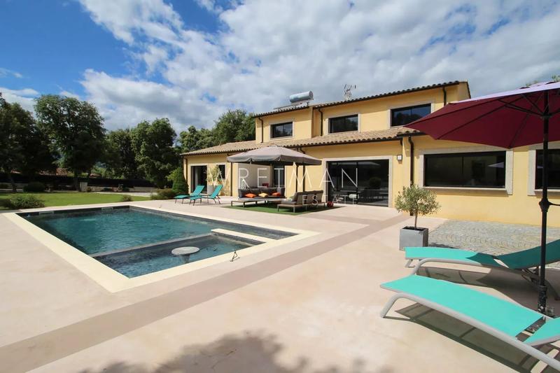 Villa - 257 m² - 6 pièces