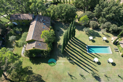 Propriété - 780 m² - 16 pièces