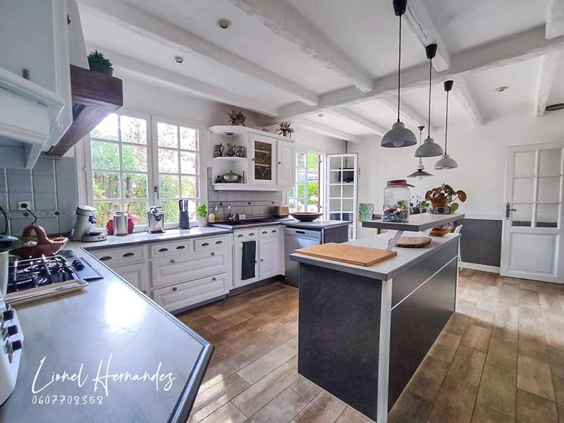 Maison - 220 m² - 7 pièces