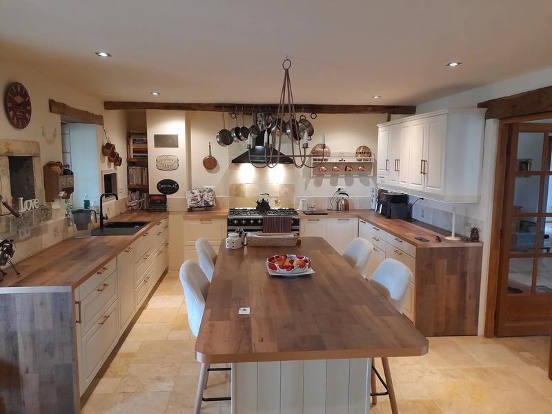 Maison traditionnelle - 232 m² - 8 pièces