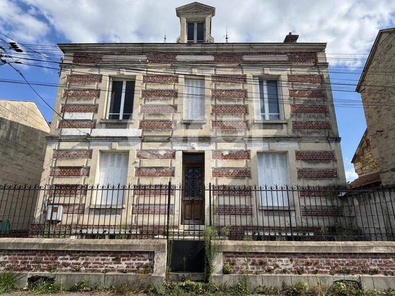 Maison - 180 m² - 8 pièces