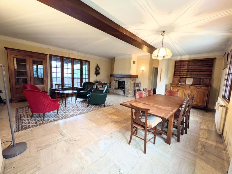 Maison - 232 m² - 7 pièces