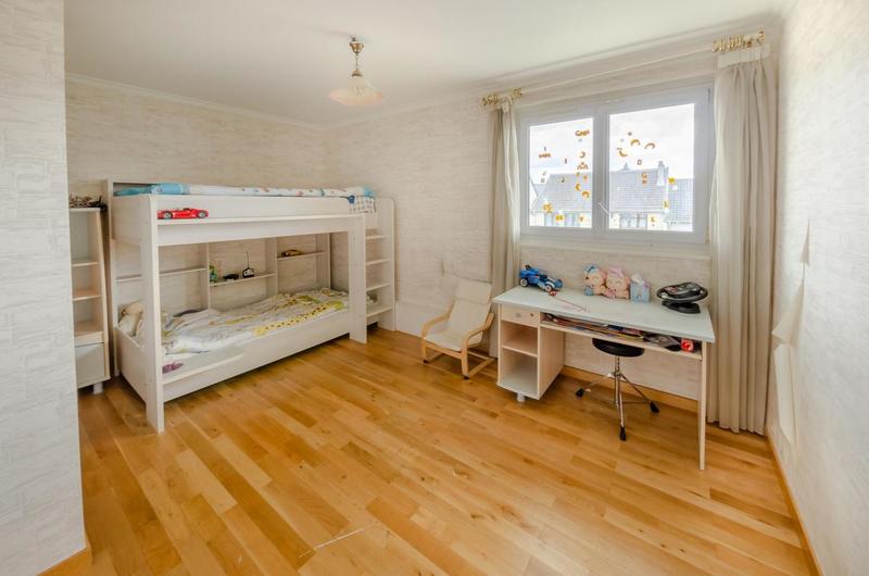 Maison - 300 m² - 16 pièces