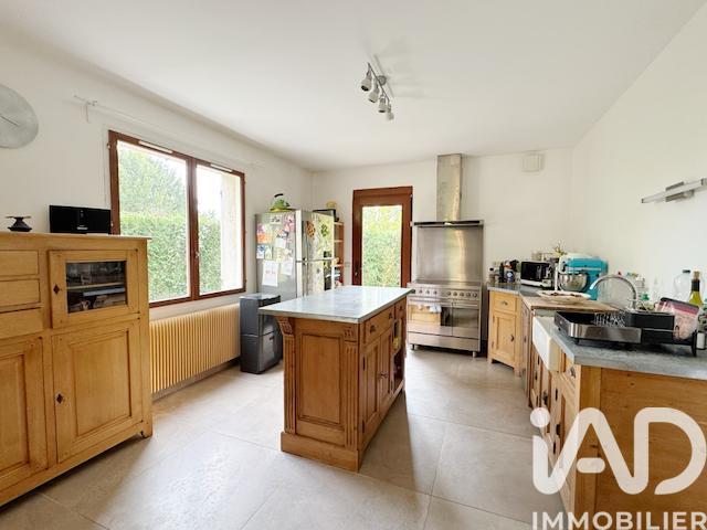 Maison - 230 m² - 9 pièces