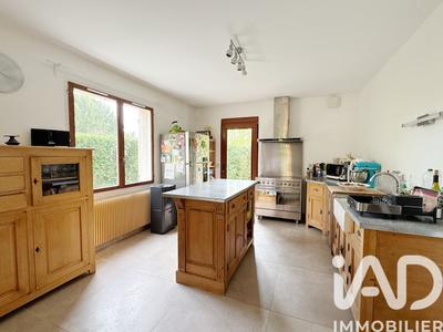 Maison - 230 m² - 9 pièces