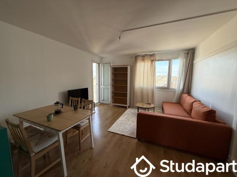 Chambre - 10 m² - 1 pièce