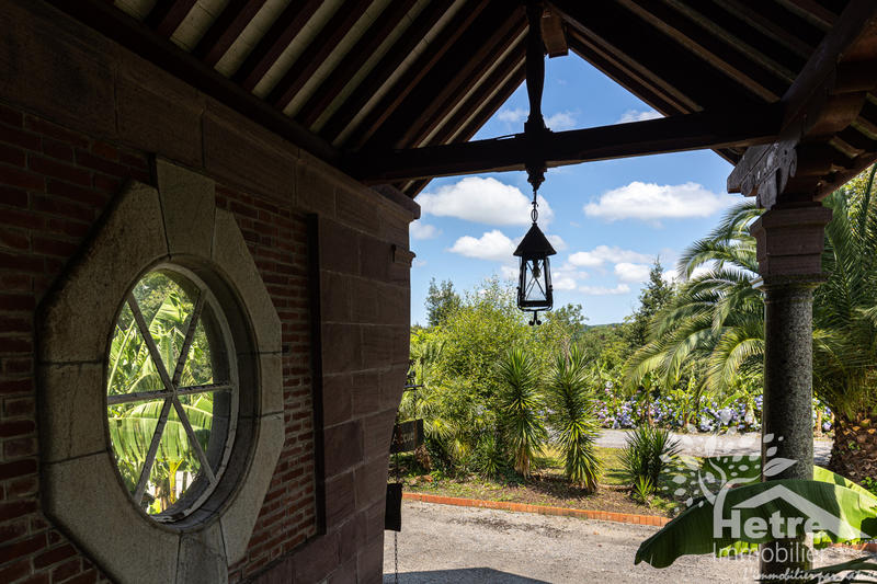 Propriété - 641 m² - 12 pièces