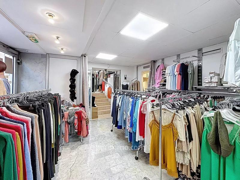 Magasins - 60 m² - 2 pièces