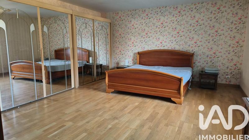 Maison - 470 m² - 8 pièces