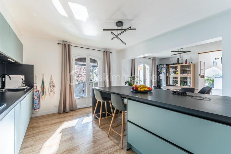 Maison - 210 m² - 8 pièces