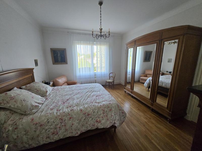 Maison - 393 m² - 10 pièces