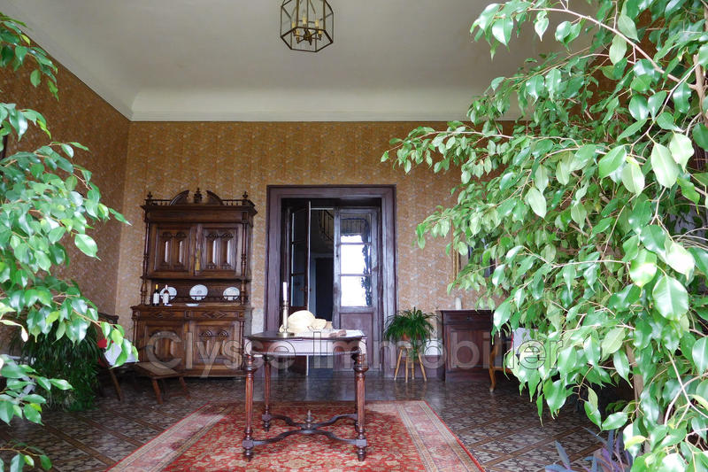 Maison - 820 m² - 18 pièces