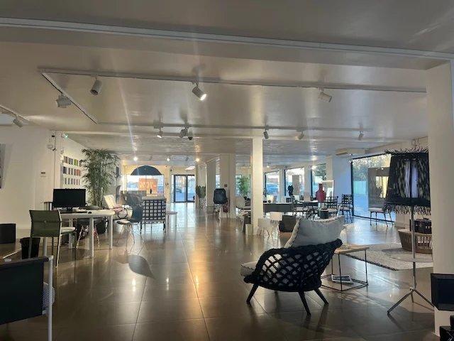 Local commercial - 670 m²