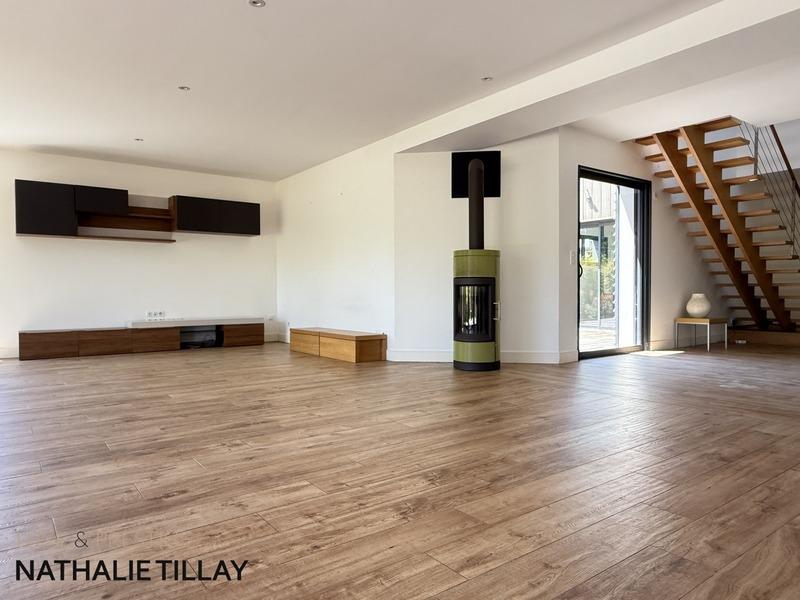 Maison - 345 m² - 9 pièces