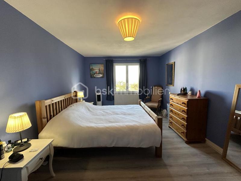 Maison traditionnelle - 235 m² - 11 pièces