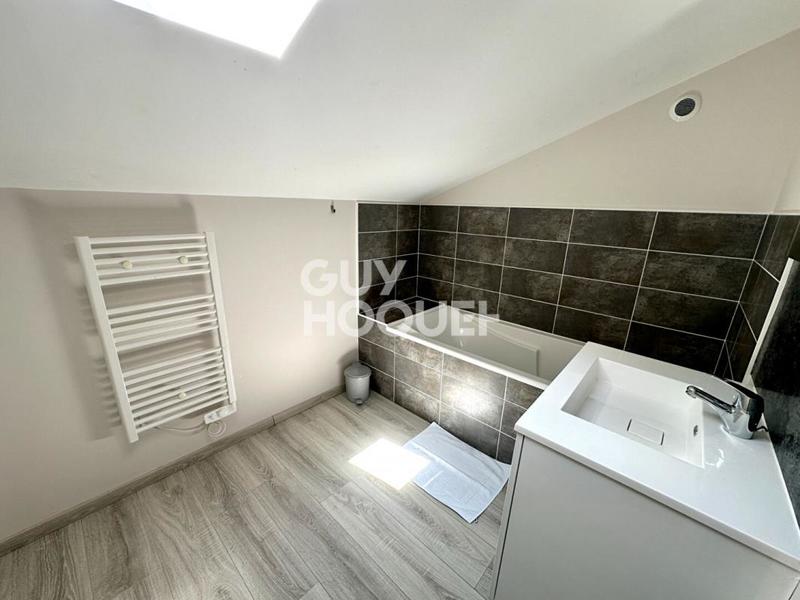 Maison - 225 m² - 9 pièces