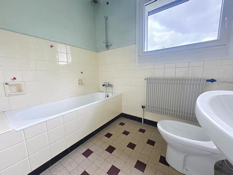 Maison - 170 m² - 8 pièces