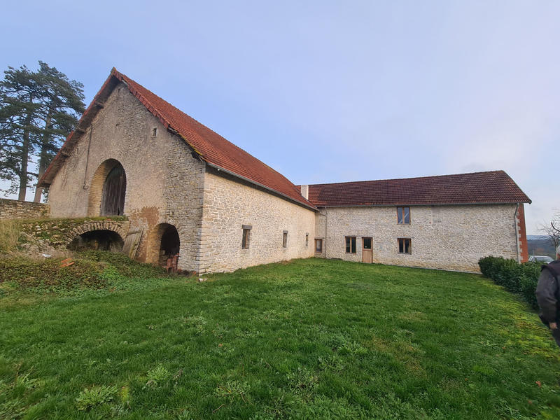 Propriété - 1 400 m² - 23 pièces