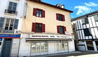 Maison - 260 m² - 11 pièces