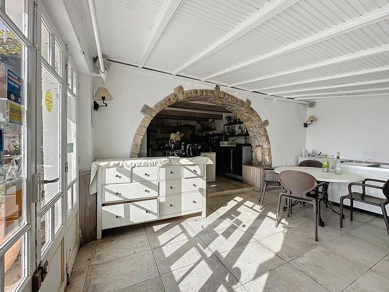 Mas - 350 m² - 6 pièces