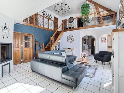 Maison - 180 m² - 7 pièces