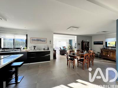 Maison - 156 m² - 8 pièces