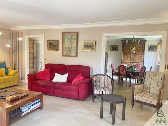 Propriété - 301 m² - 9 pièces