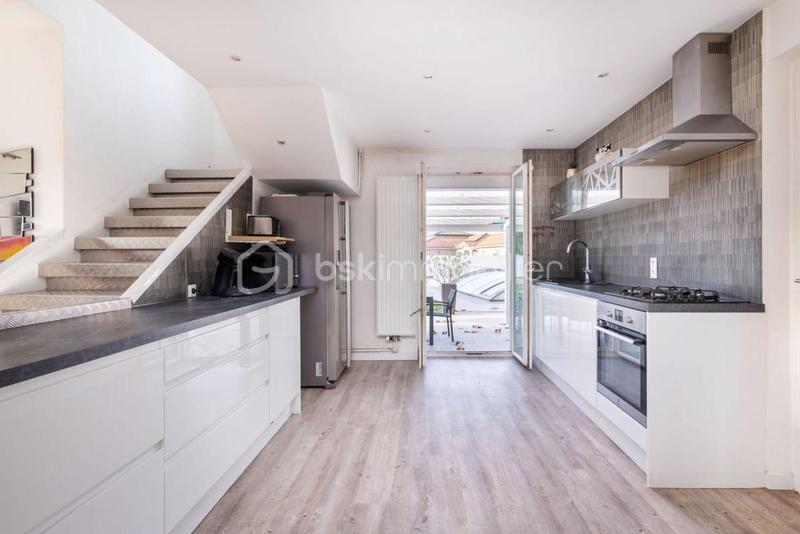 Maison - 178 m² - 6 pièces