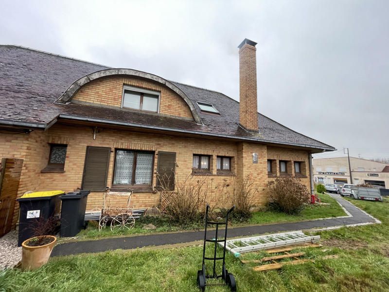 Maison - 220 m² - 8 pièces