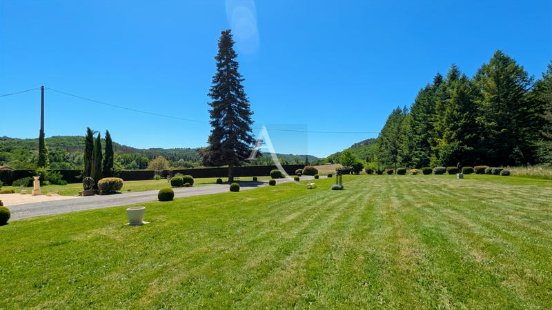 Maison - 263 m² - 12 pièces