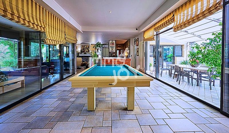 Villa - 320 m² - 8 pièces