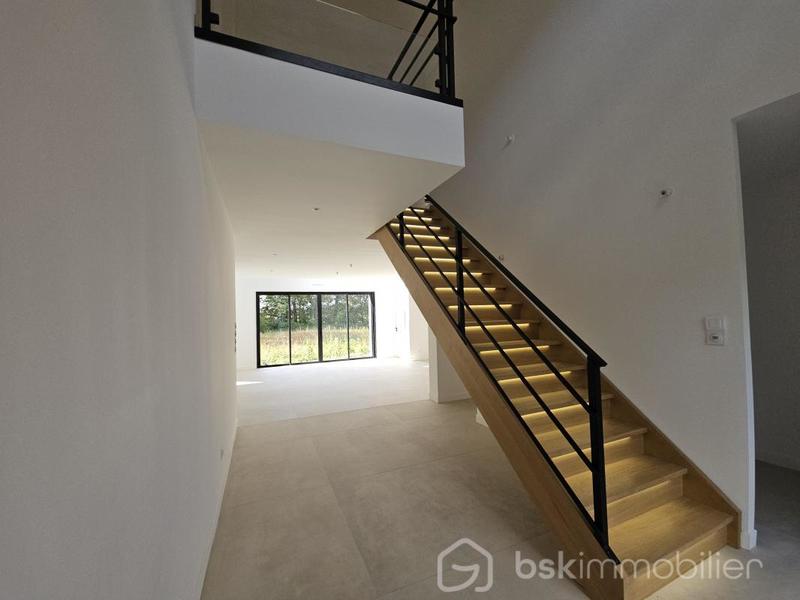 Maison - 280 m² - 8 pièces