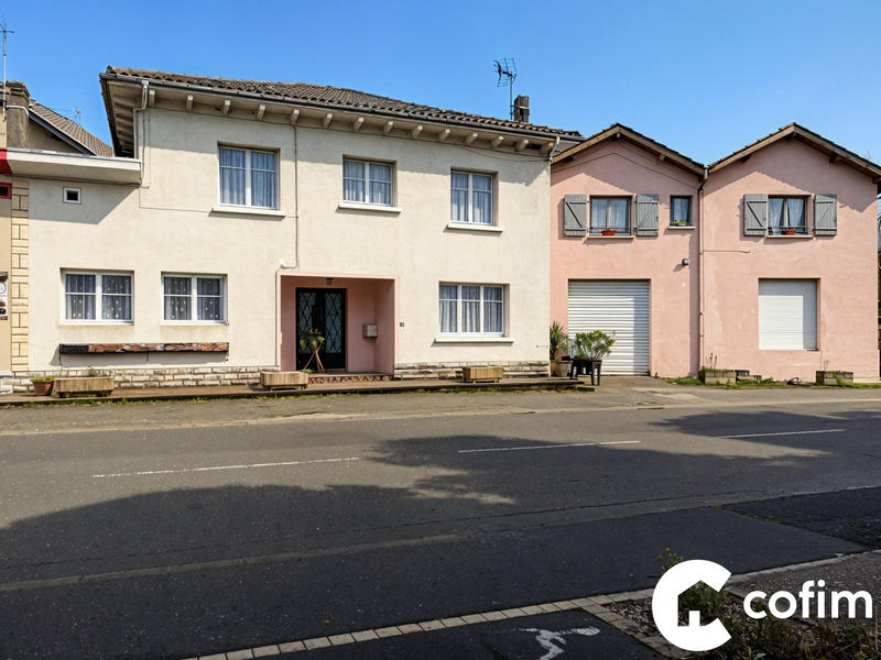 Maison traditionnelle - 236 m² - 10 pièces