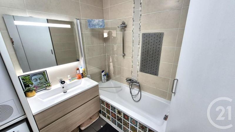 Appartement - 75 m² - 4 pièces