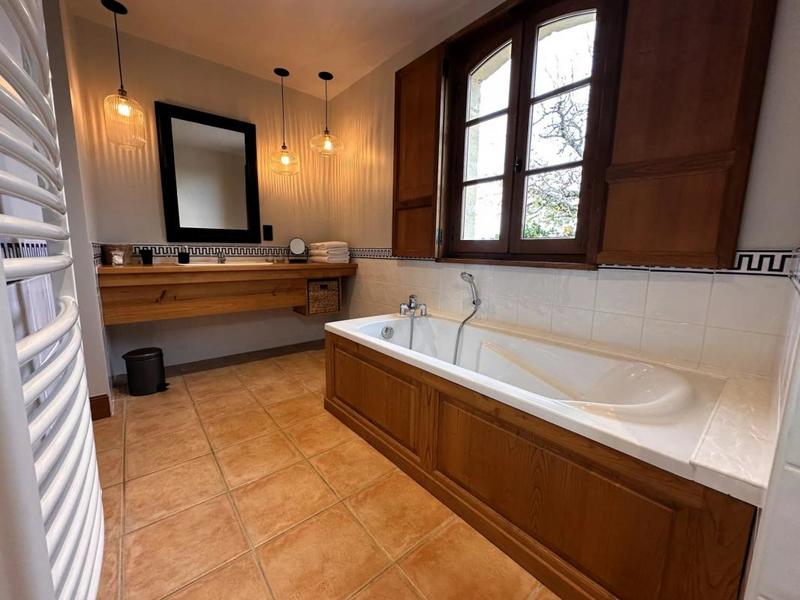 Propriété - 464 m² - 13 pièces