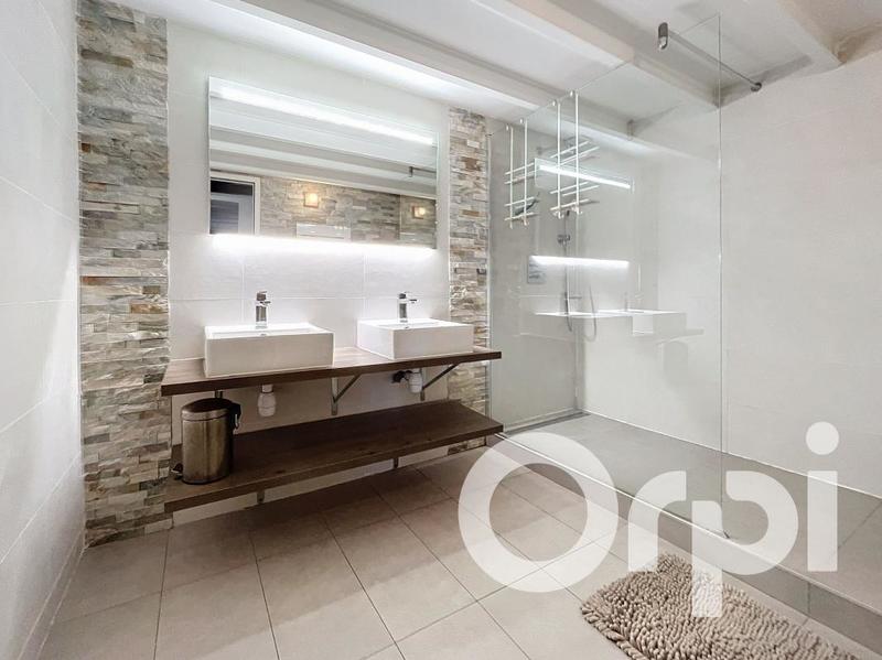 Loft - 110 m² - 3 pièces