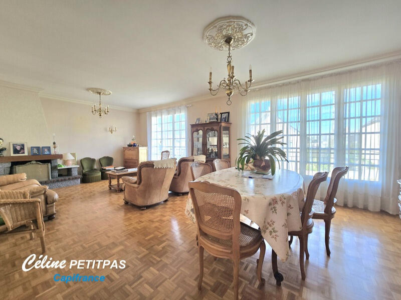 Maison - 168 m² - 7 pièces