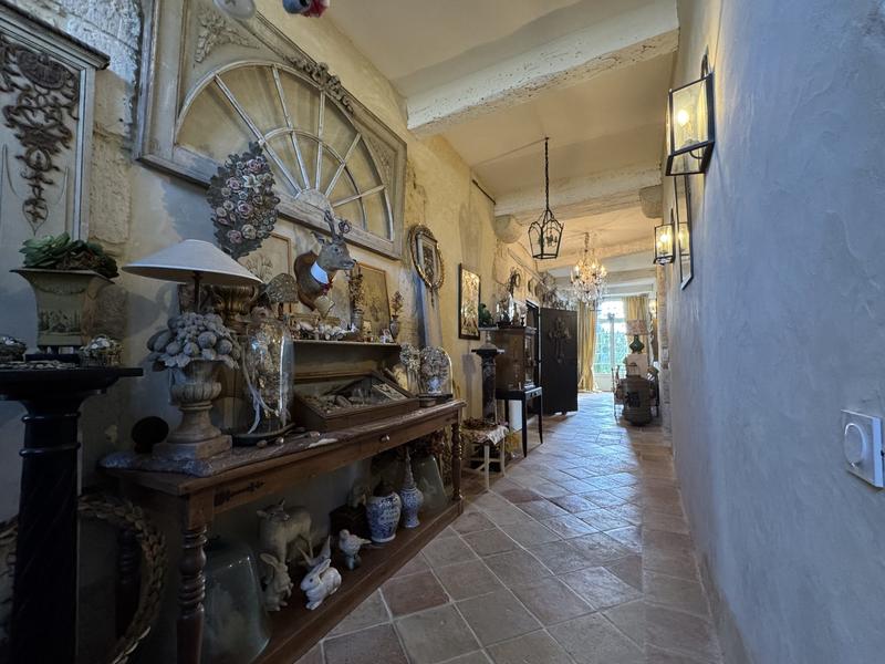 Maison - 654 m² - 16 pièces