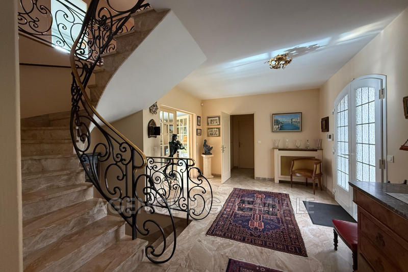 Maison - 223 m² - 7 pièces