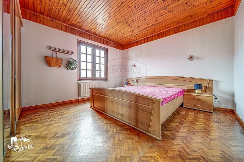 Maison - 275 m² - 8 pièces