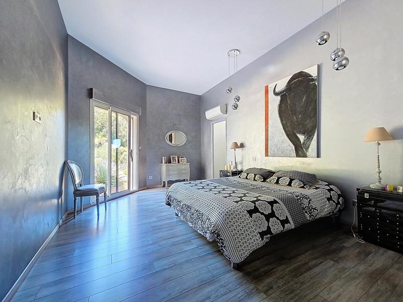 Maison - 236 m² - 6 pièces