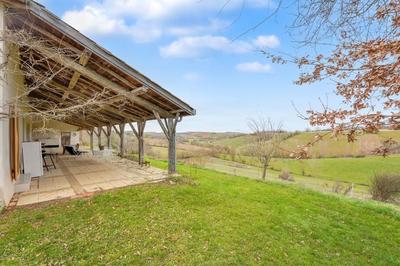 Propriété - 420 m² - 8 pièces