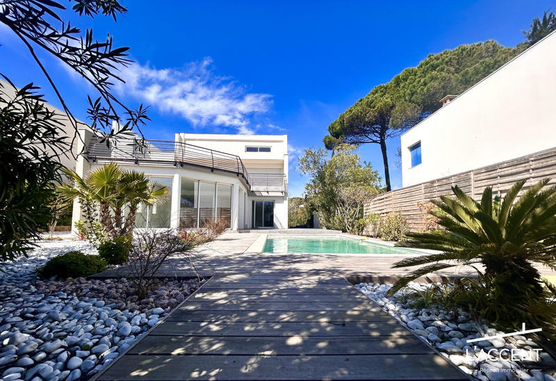 Maison - 191 m² - 6 pièces