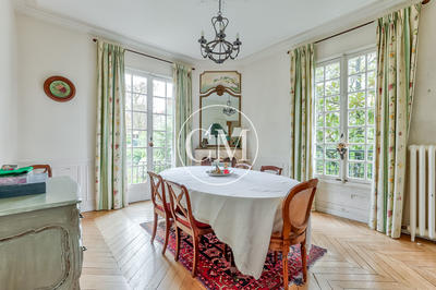 Maison - 205 m² - 6 pièces